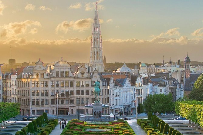 Brussels: Historical Walking Tour with Chocolate & Waffle Tasting - St. Michael and St. Gudula Cathedral: a quiet interior stop