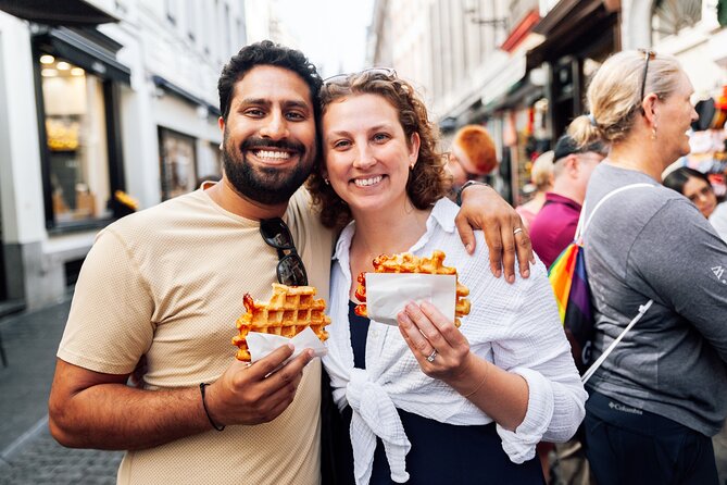 Brussels: Historical Walking Tour with Chocolate & Waffle Tasting - Grand Place: start with Brussels in full costume