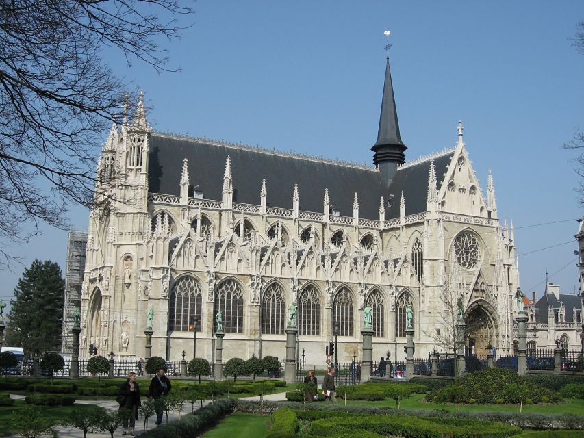 Brussels: Private 3-Hour Sightseeing Walking Tour - Saint Hubertus galleries and Manneken Pis