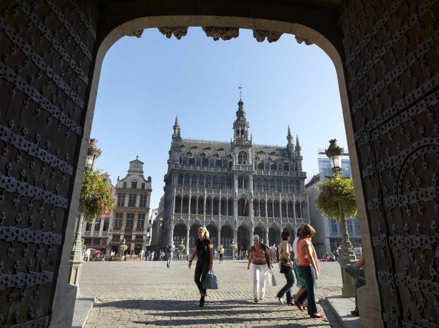 Brussels: Private 3-Hour Sightseeing Walking Tour - The Royal Palace and the walk to Sablon