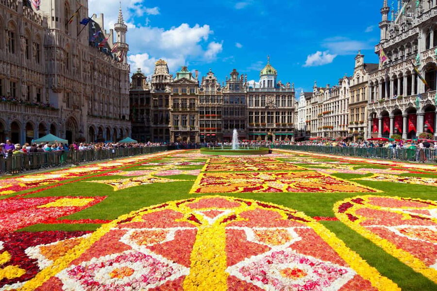 Brussels: Walking Food Tour with Chocolate, Beer, & Waffles - Grand-Place begins the story at 11am