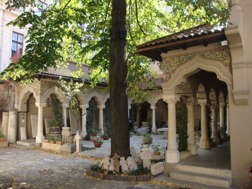 Bucharest: City Highlights Guided Walking Tour - How the guides shape the experience