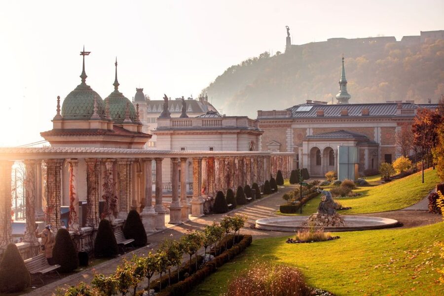 Budapest: 3-hour City Tour with Castle Walk + 1-hour Cruise - A quick way to see both sides of Budapest