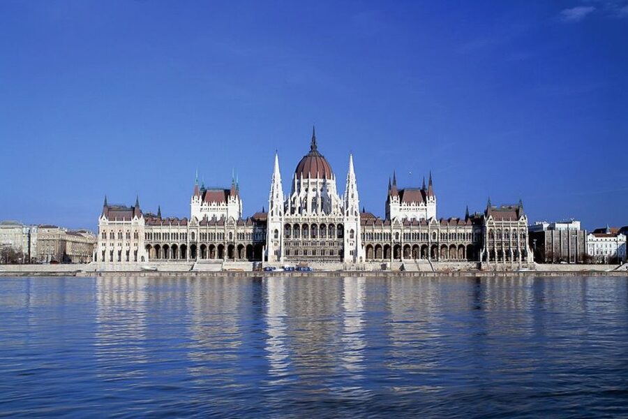 Budapest: 3-Hour Grand City Tour and Castle Walk - Gellért Hill and the Danube view