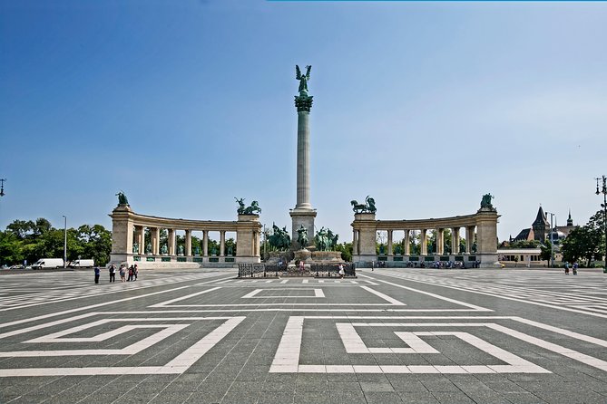 Budapest All in One Small Group Walking Tour with Strudel Stop - Climbing into the Buda Castle District