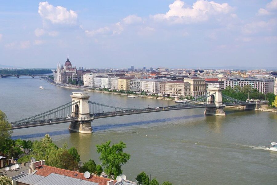 Budapest: Buda Castle District Walking Tour - Royal terraces and the bridges of Budapest
