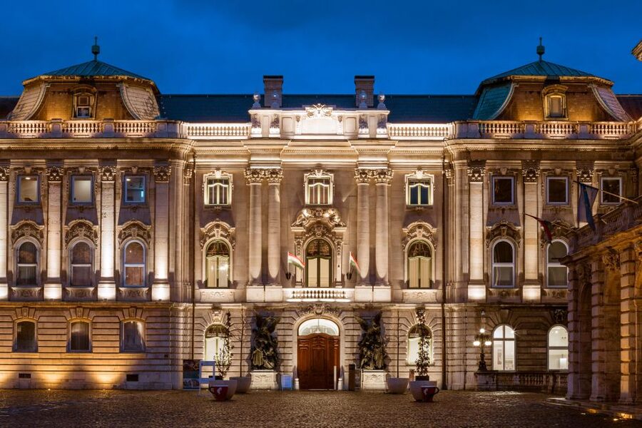 Budapest: Buda Castle Walk with Saint Stephen's Hall - Is $29 a fair price?