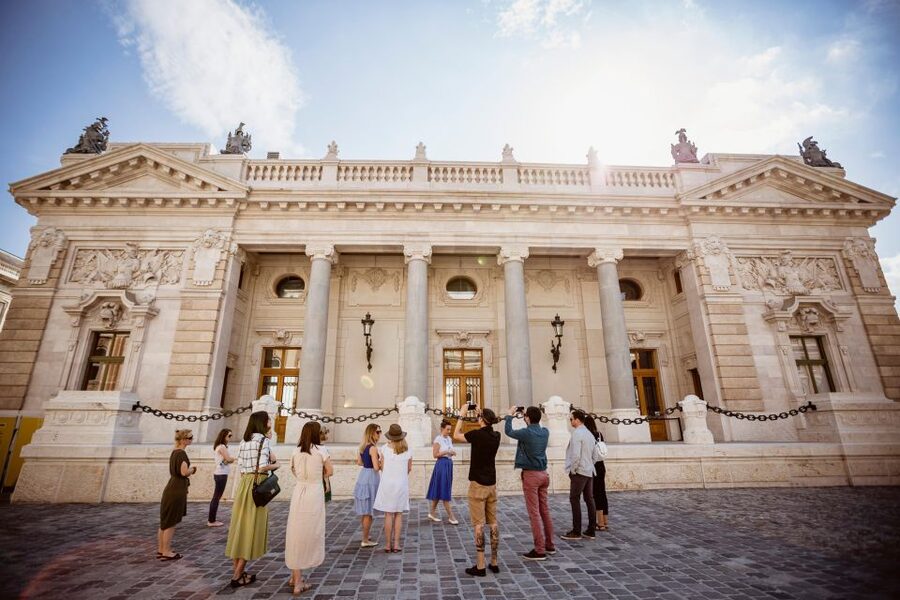 Budapest: Buda Castle Walk with Saint Stephen's Hall - Construction, weather, and mobility concerns