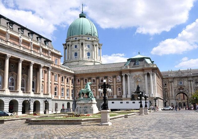 Budapest: Castle District Walking Tour - Starting at Batthyány tér and climbing Castle Hill