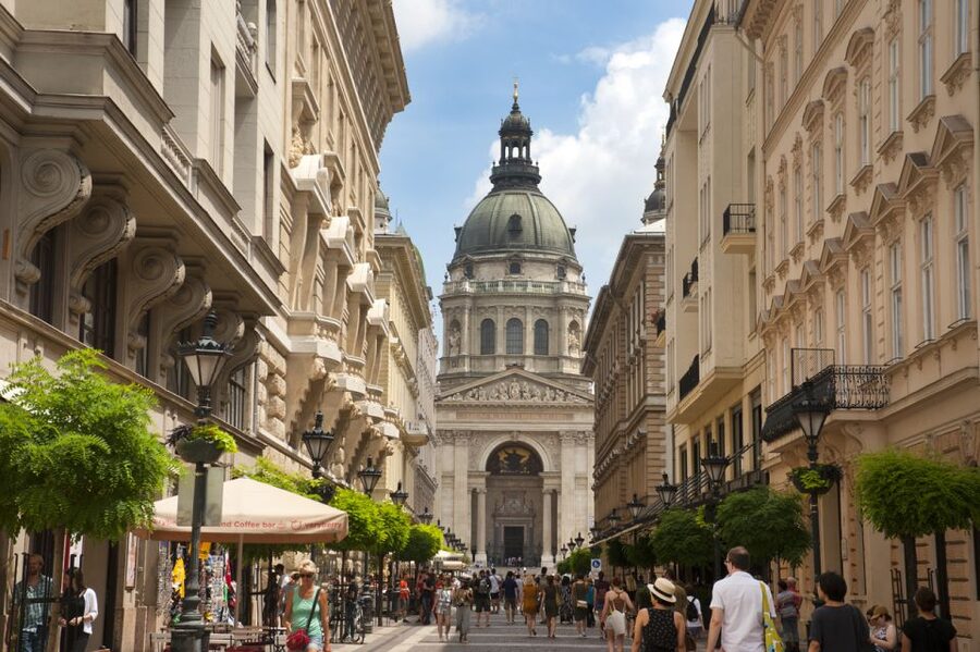 Budapest: City Center Walking Tour - Duna Corso and the view across the Danube