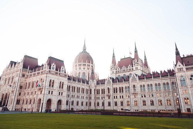 Budapest Historical Sightseeing - Free Walking Tour - Walking through the Jewish Quarter