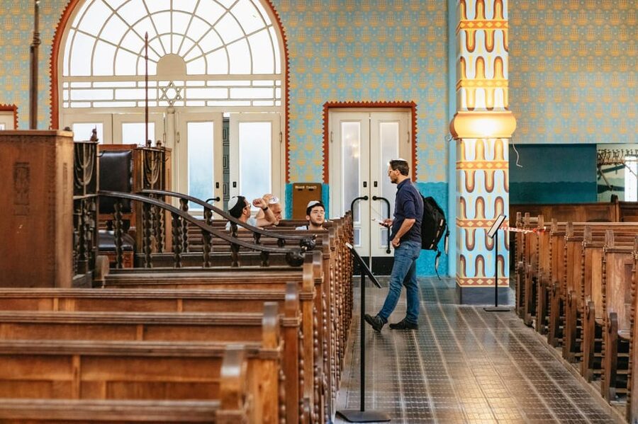 Budapest: Jewish History Guided Walking Tour with Historian - Gozsdu Passage, Street Art, and Modern Erzsébetváros