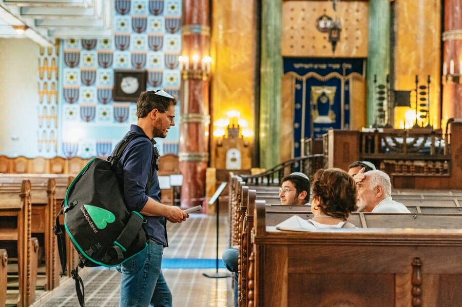 Budapest: Jewish History Guided Walking Tour with Historian - Pace, Group Size, and Guide Quality