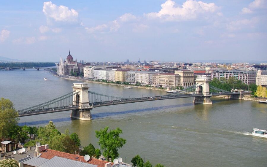 Budapest: Walking Tour in German - A German guide can make the difference