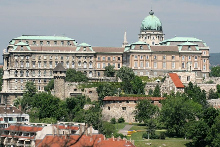 Budapest: Walking Tour in German - Who should book this Budapest walk