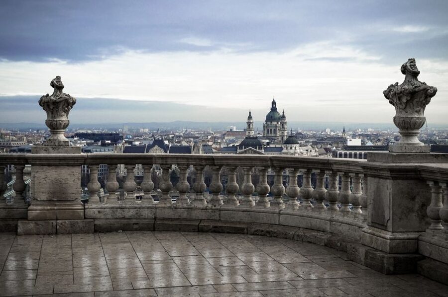 Budapest: Walking Tour in German - Pest, Parliament, and the first city views