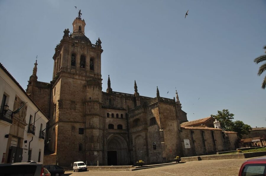 Cáceres: City Highlights Walking Tour with Local Guide - Timing, walking comfort, and access