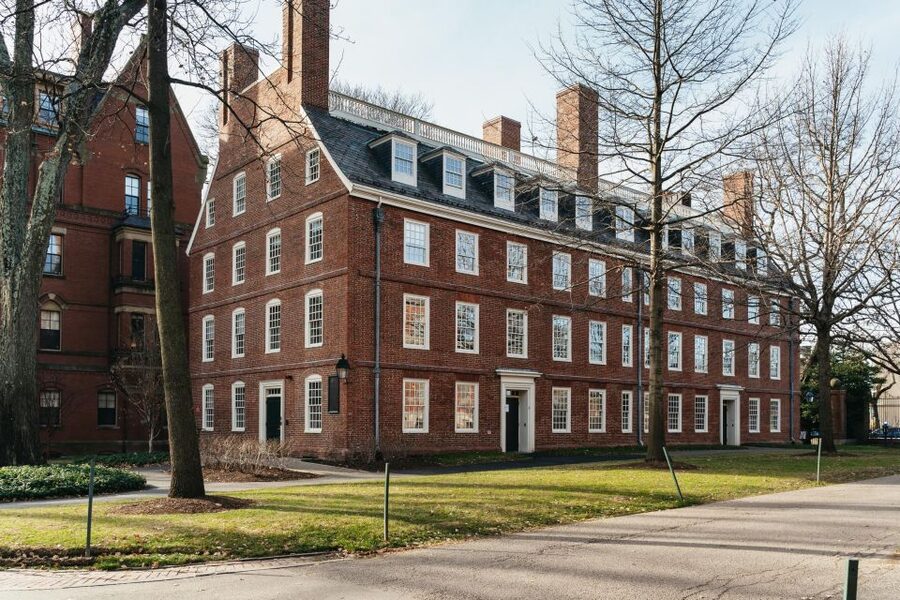 Cambridge: Harvard University Student-Guided Walking Tour - A short walk with a useful pace