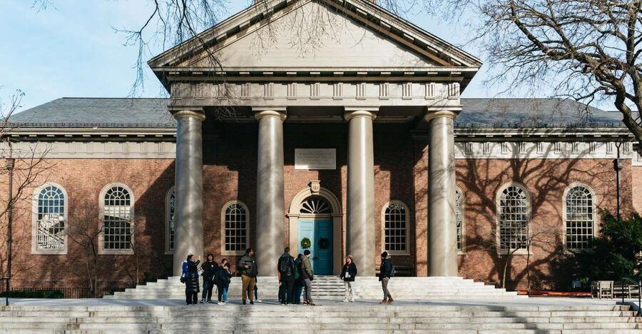 Cambridge: Harvard University Student-Guided Walking Tour - Group size, sound, and the limits of outdoor touring