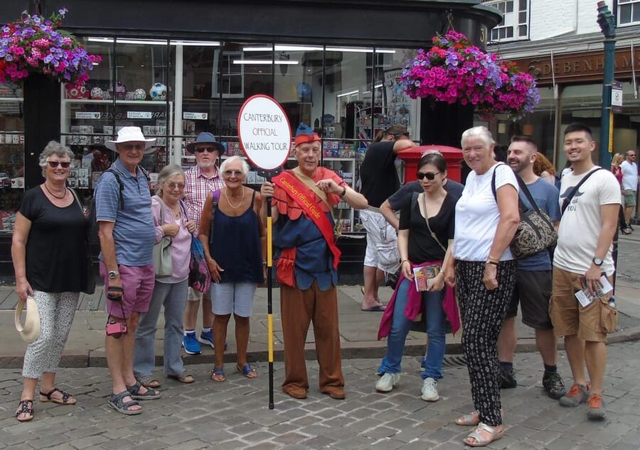 Canterbury: Walking Tour with Green Badge Guide - Why the guides make such a difference