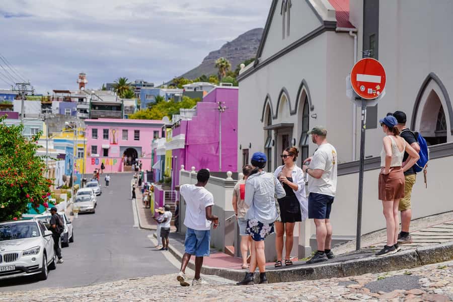 Cape Town: Art, Culture & History Walking Tour - Greenmarket Square and the city’s creative side