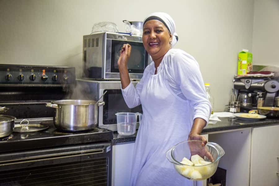 Cape Town: Bo-Kapp Walking Tour and Malay Cooking Class - The houses are colorful, but the stories matter more