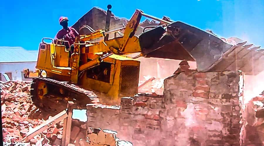 Cape Town Walking Tour: Bo-Kaap & City Highlights - Long Street, where old and new meet