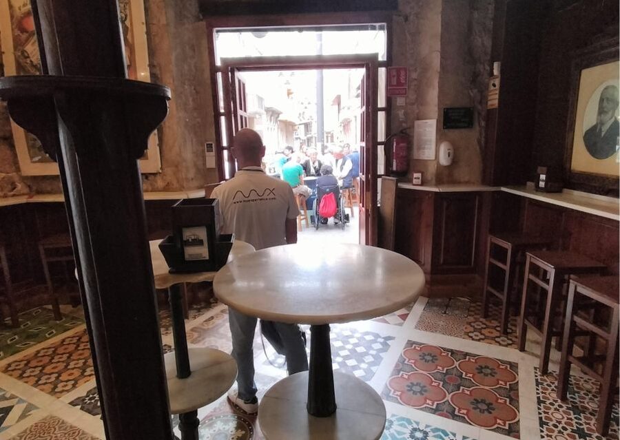 Cartagena: Guided Walking Tour with Tapas and Drinks - Calle Mayor and Cartagena’s Modernist face