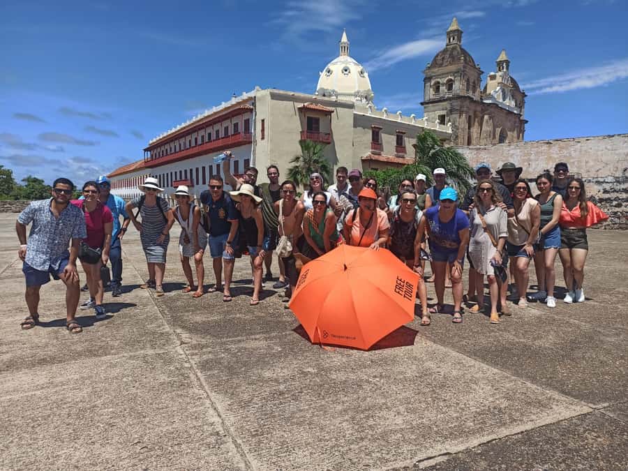 Cartagena: Historic Center and Getsemaní Shared Walking Tour - Crossing into Getsemaní