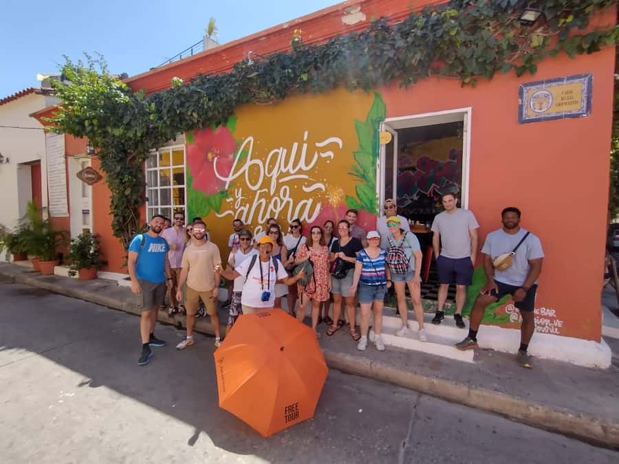 Cartagena: Historic Center and Getsemaní Shared Walking Tour - Portal de los Dulces and the old trading center