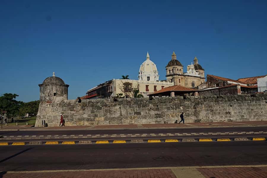 Cartagena: Walled City and Getsemani Shared Walking Tour - Key points at a glance
