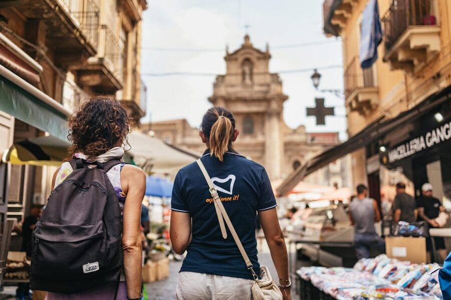 Catania: Guided Street Food Walking Tour - Cipollina and arancino, two essential bites