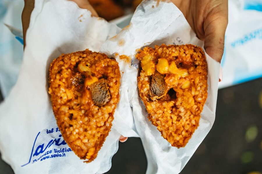 Catania: Guided Street Food Walking Tour - How the evening tour differs
