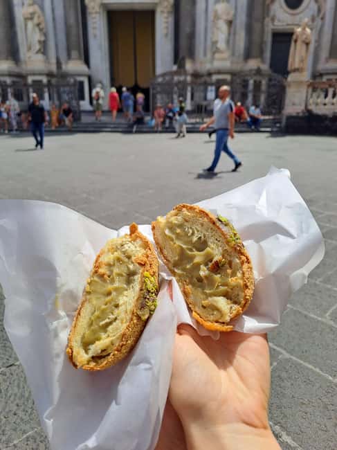 Catania: Street Food Guided Walking Tour - Piazza dell’Università and the Catania Fish Market