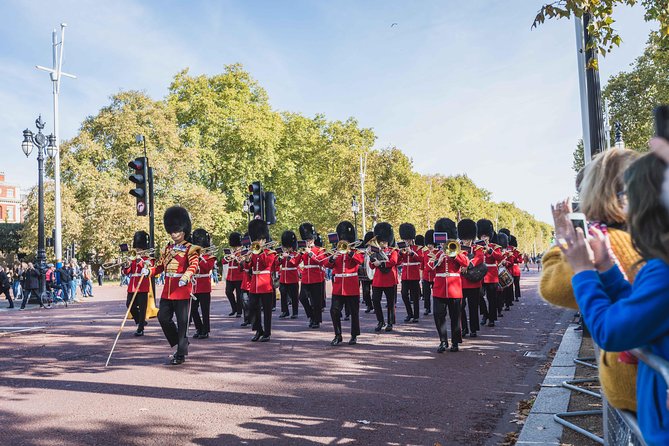 Changing of the Guard Guided Walking Tour in London - Price, group size, and practical value