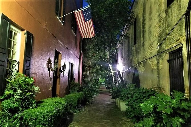Charleston's Pleasing Terrors Night-Time Walking Ghost Tour - Poogan’s Porch and Charleston’s haunted restaurant lore