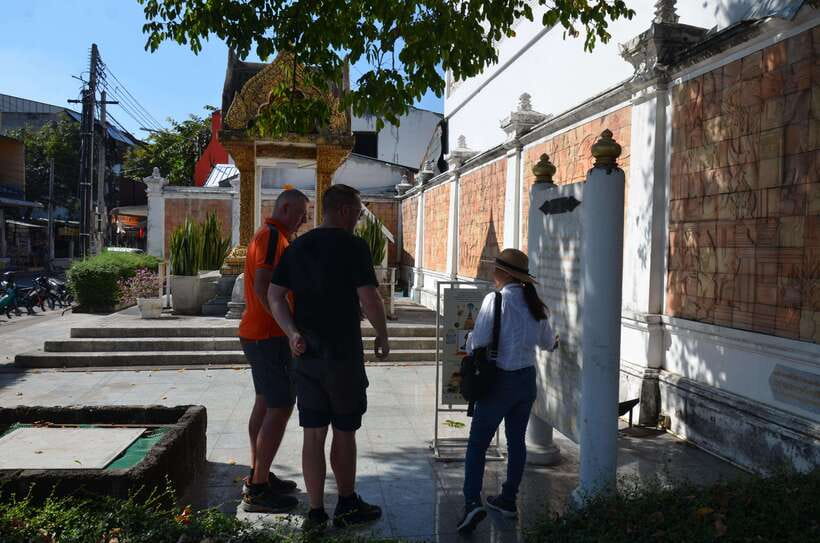 Chiang Mai: Historic Temples and City Guided Walking Tour - Wat Phan Tao, a teak hall with royal connections