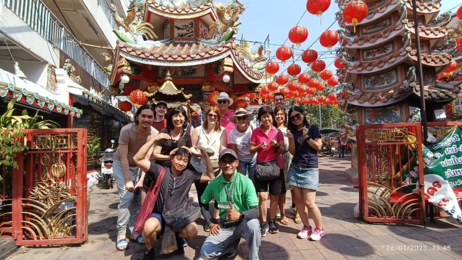 Chiang Mai: Local Food and Markets Guided Walking Tour - Ton Lamyai Flower Market brings a welcome change of pace