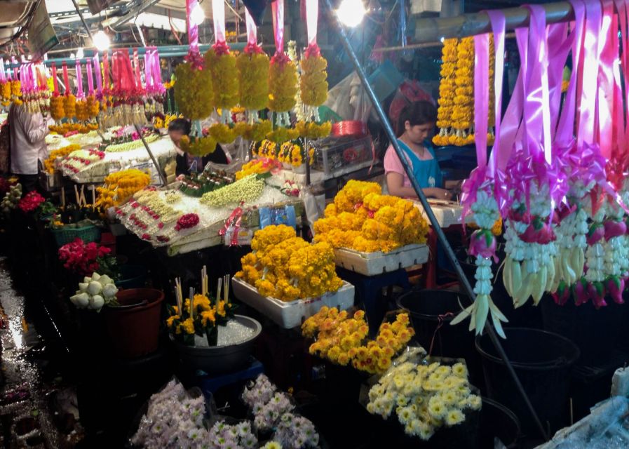 Chiang Mai: Local Food and Markets Guided Walking Tour - Go Neng and the famous dinosaur-shaped Pa Thong Ko