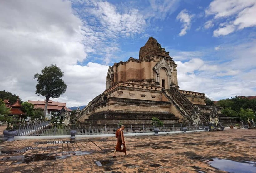 Chiang Mai: Temple And City Walking Tour Part I - Wat Chedi Luang and the broken great stupa