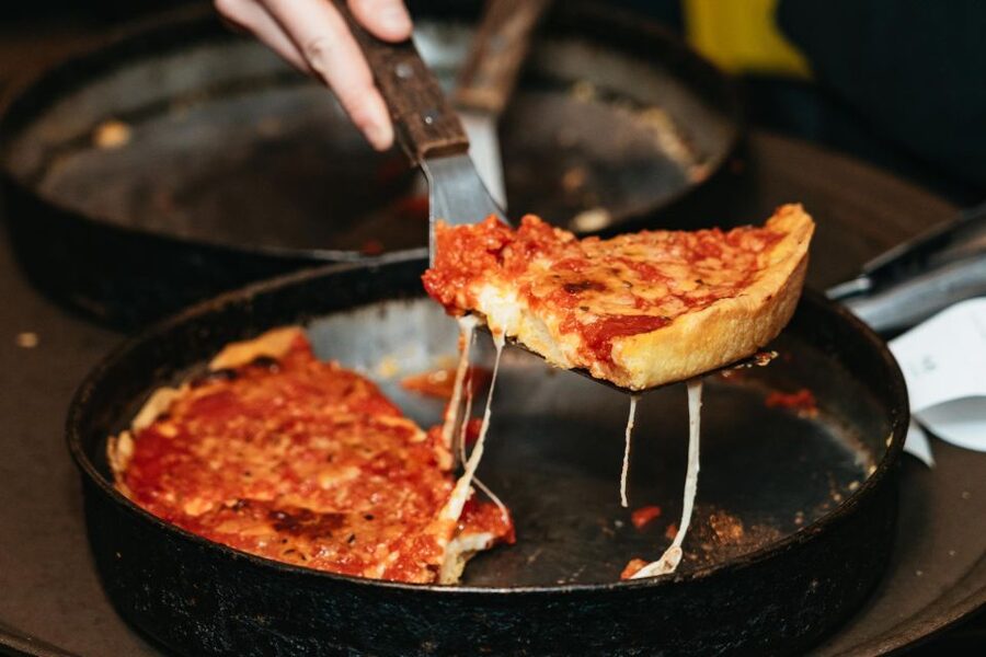 Chicago: Classic Food & Walking Tour with Free Bike or Kayak - The daytime route, from the Magnificent Mile to Cloud Gate