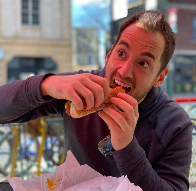 Chicago: Classic Food & Walking Tour with Free Bike or Kayak - Guides turn a food list into a city lesson