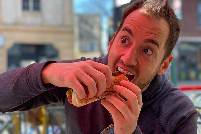Chicago Favorites Ultimate Food and Walking Tour - The Chicago hot dog lesson