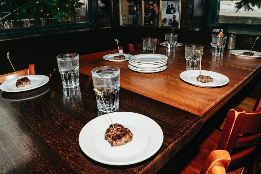 Chicago: Gangsters and Food Tasting Walking Tour - Two kinds of pizza, two sides of Chicago