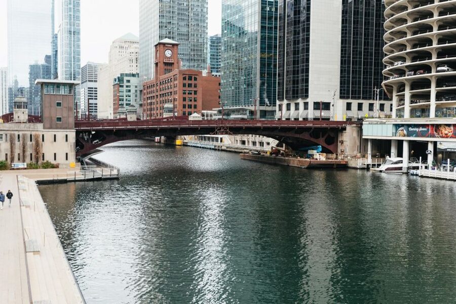 Chicago: Gangsters and Ghosts Guided Walking Tour - Chicago Theatre, Palmer House, and downtown icons
