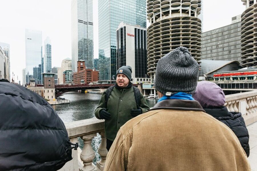 Chicago: Gangsters and Ghosts Guided Walking Tour - Meeting outside Hoyt’s Tavern