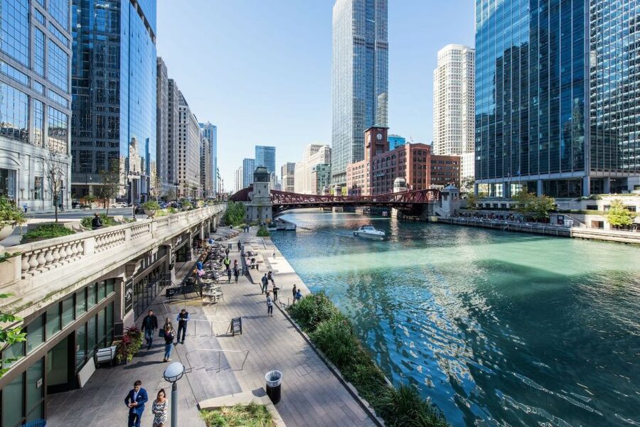 Chicago: Must See Chicago 90 minute Walking Tour - The Chicago Theatre and the Art Institute of Chicago