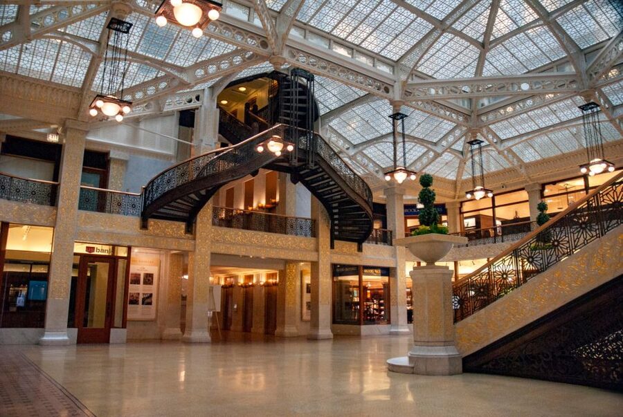 Chicago: Secret Interiors Architecture Walking Tour - South LaSalle Street and the Loop’s vertical ambition