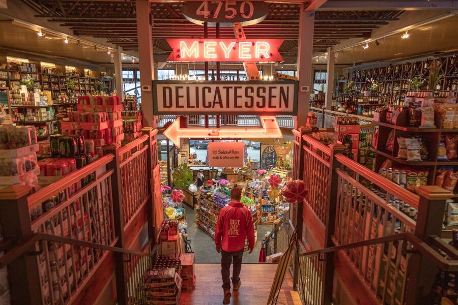 Chicago: The Ultimate Foodie Walking Tour with Tasty Stops - Who should book this Chicago food walk?