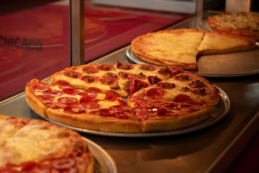 Chicago: The Ultimate Foodie Walking Tour with Tasty Stops - Deep-dish pizza from the 1940s